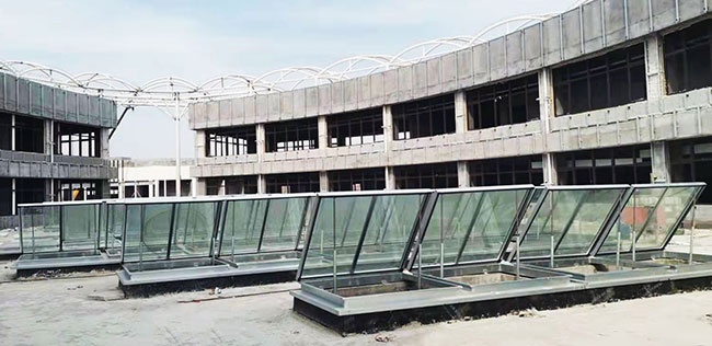 工程快訊——民權(quán)縣市民之家工人文化宮電動(dòng)排煙窗工程驗(yàn)收